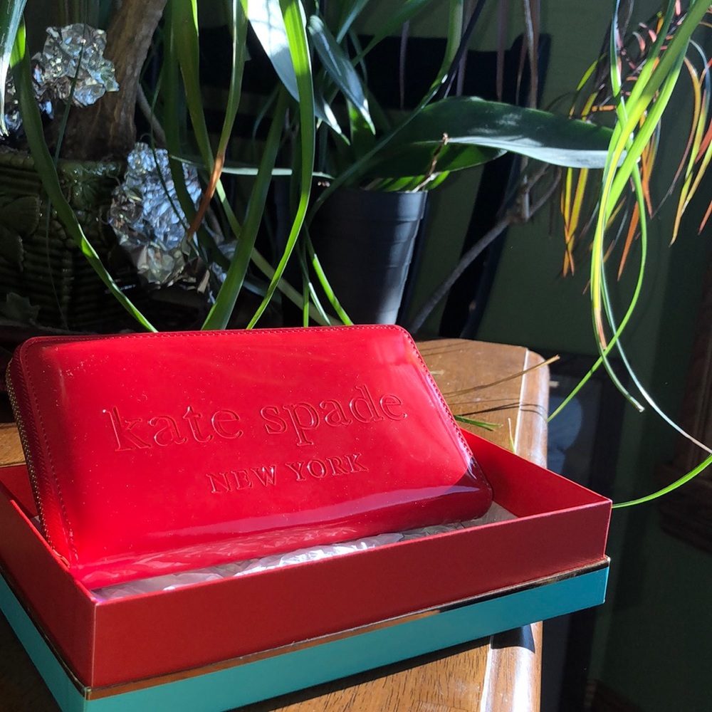 Kate Spade Leather Wallet/Clutch (NEW IN BOX)